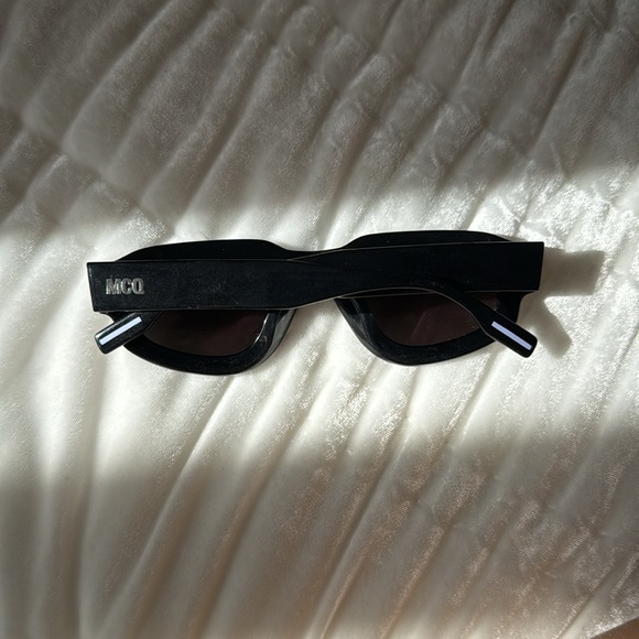 MCQUEEN SUNNIES - Picture 4 of 4